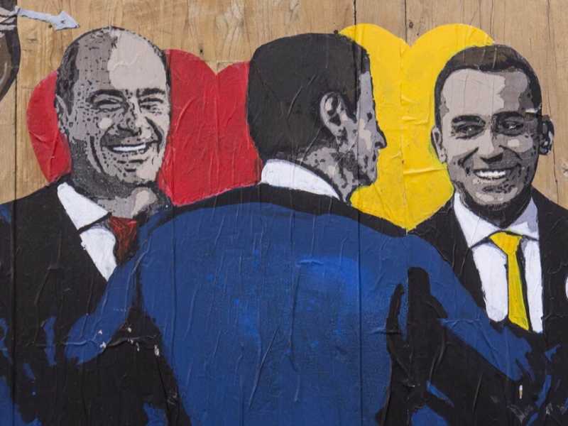 Roma, l'opera di TVBOY "Le Tre Grazie" sul nuovo governo italiano (LaPresse)