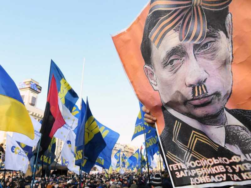 Le manifestazioni contro Putin a Kiev (foto LaPresse)