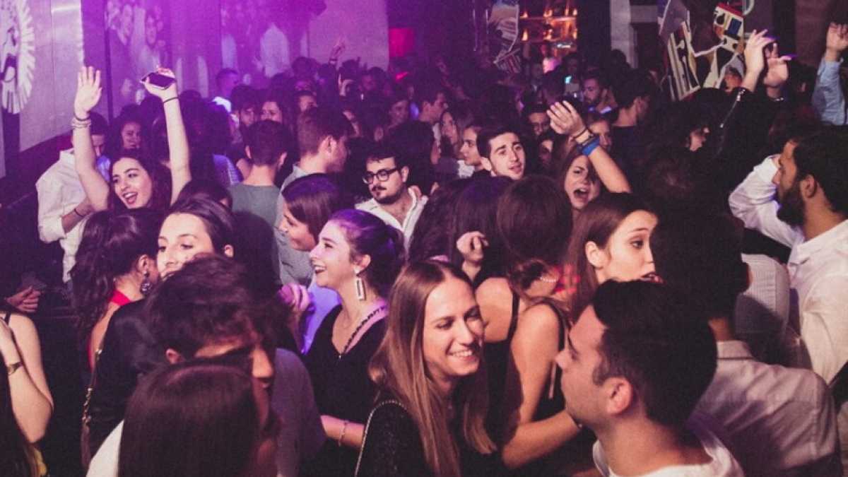 Immagine di Piccolo manuale di vita notturna universitaria romana (vietato ai genitori)