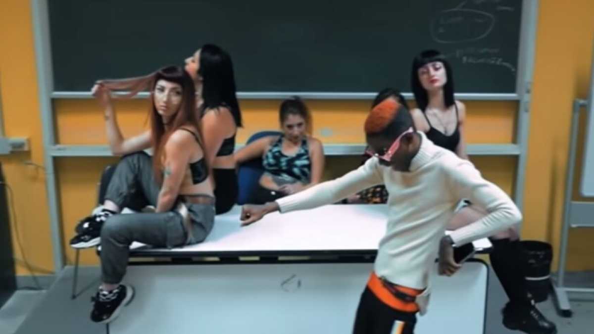 Immagine di Bello Figo è sempre lo stesso e trolla di nuovo la destra sgraziata