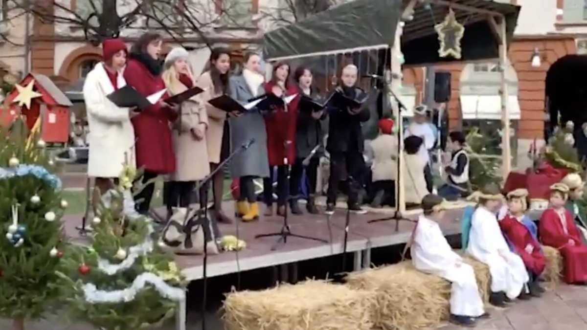 Immagine di A Tolosa gli antifascisti contro il presepe vivente dei bambini: “E’ fascista”