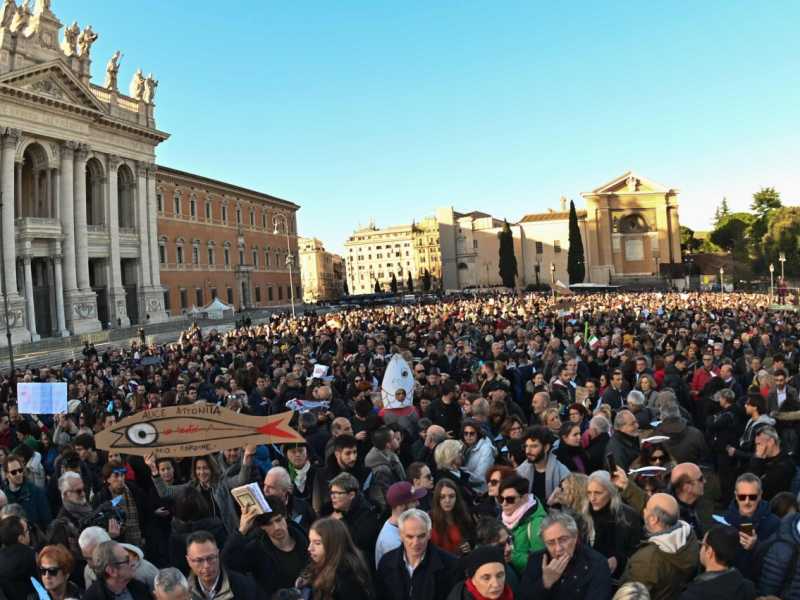 Le sardine a Piazza San Giovanni, Roma (foto LaPresse)