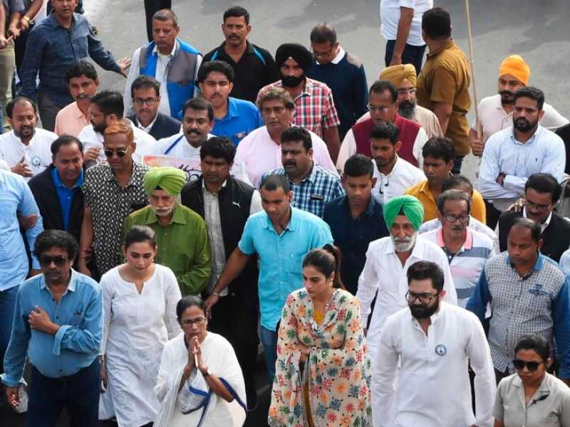 Manifestanti a Kolkata (foto LaPresse)