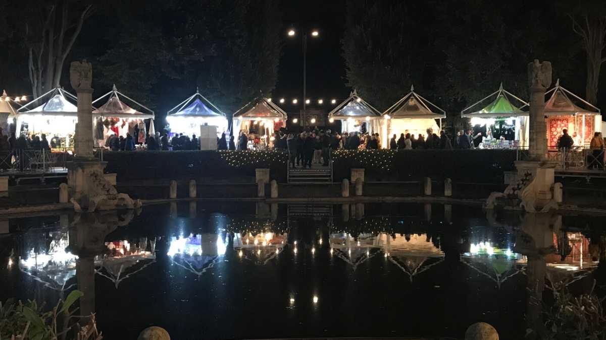 Immagine di Ma quanto è bello il mercatino natalizio di piazza Mazzini