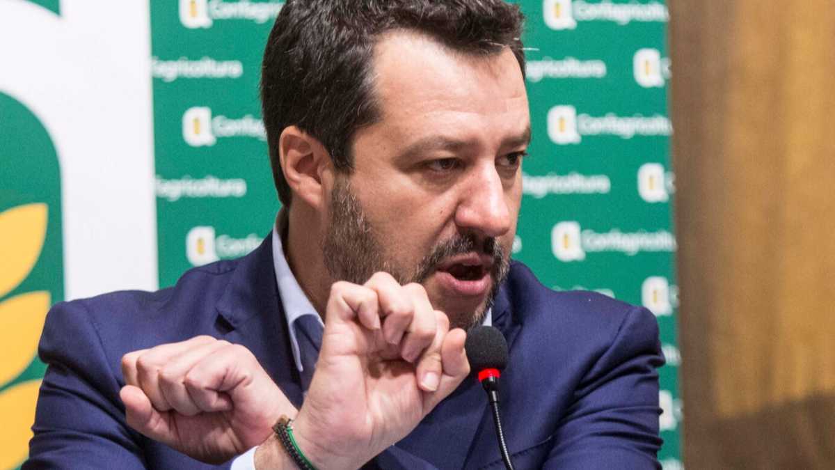 Immagine di Salvini vuole accelerare la crisi ma ha un Metropol per capello