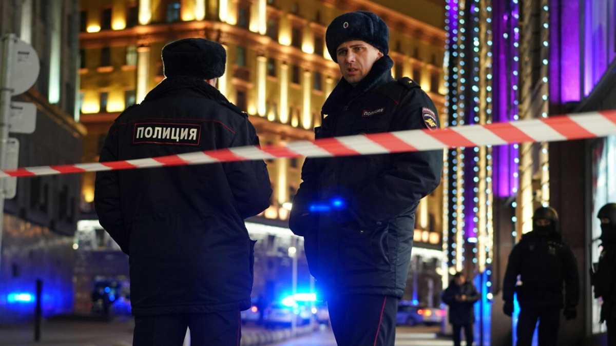Immagine di Il giorno dopo l’attacco ai servizi russi, le tante versioni e il colpevole “senza qualità”
