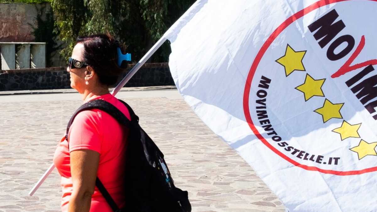 Immagine di Tu fregati le stelle. Astropolitica del Natale italiano