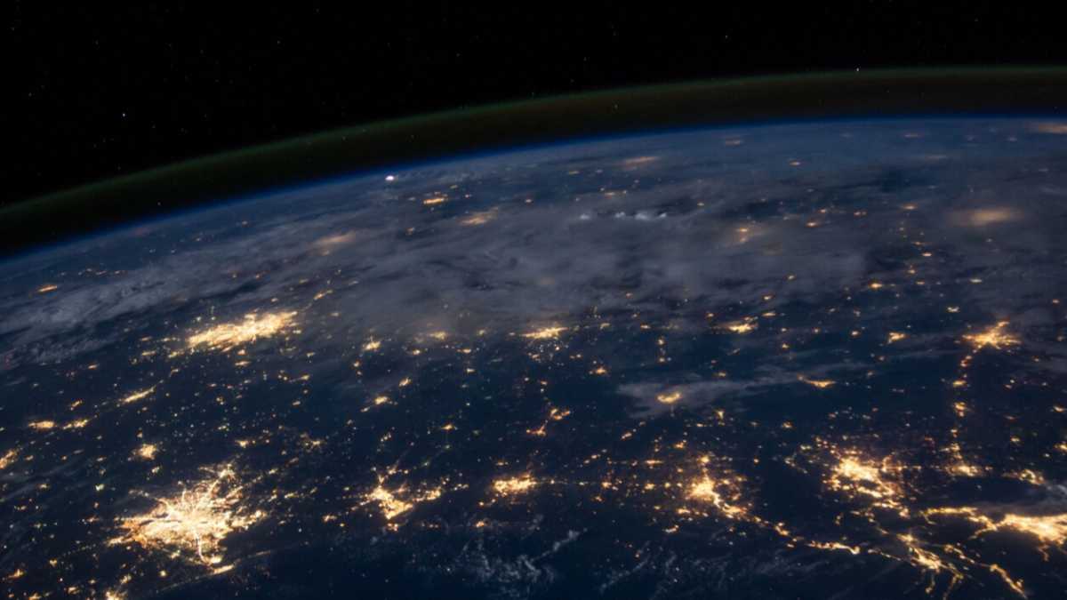 Immagine di C’è spazzatura nello spazio e l’Esa sa già cosa fare per rimuoverla
