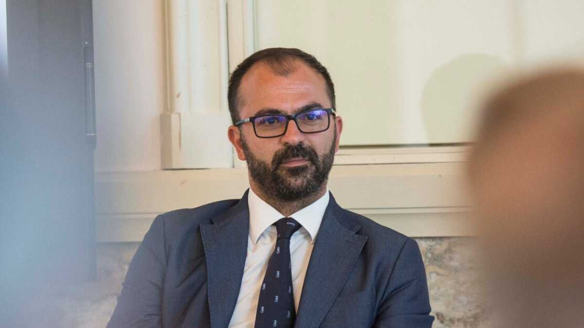 Immagine di Le dimissioni di Fioramonti e lo sguardo di Bonaccini