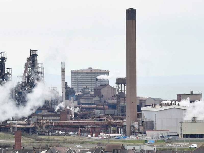 Le più grandi acciaierie del Regno Unito a Port Talbot, nel Galles meridionale (foto LaPresse)