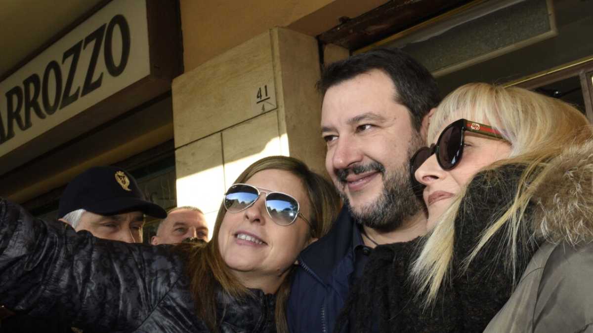 Immagine di Ambiguità e finzioni: il 2019 di Salvini, un anno vissuto irresponsabilmente