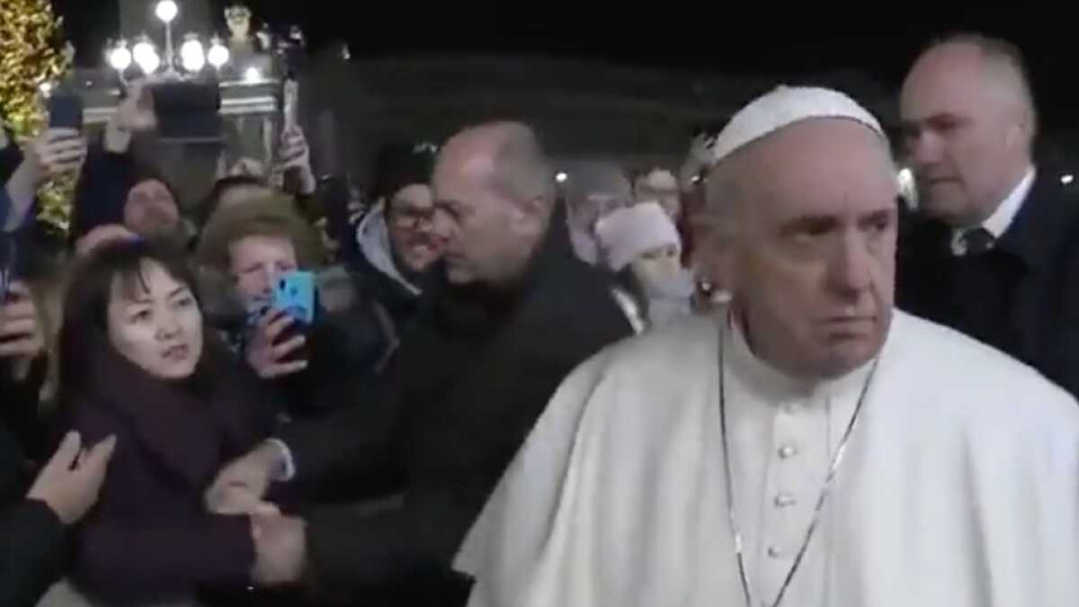 Immagine di Solidarietà al Papa, che non è la guest star di un addio al nubilato