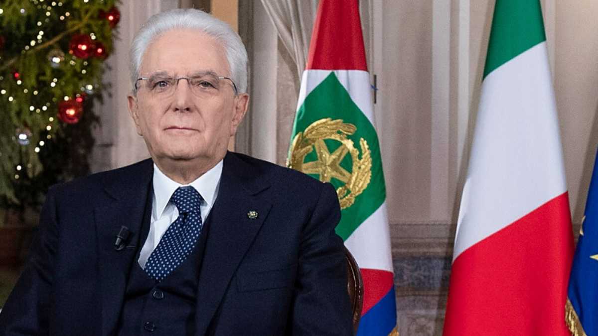 Immagine di Mattarella ci porta nello spazio per spiegarci il futuro dell'Italia