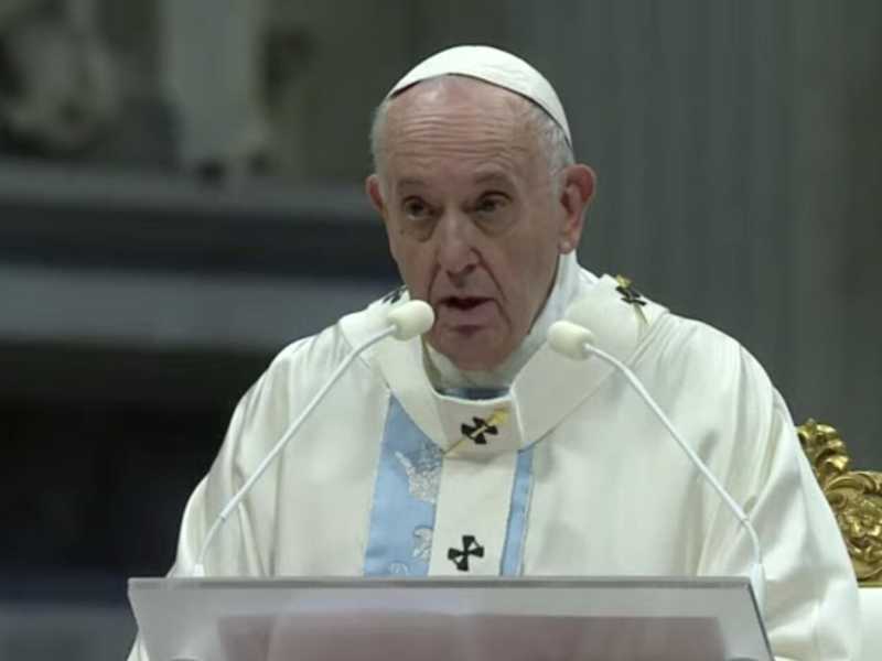 Papa Francesco durante la messa del 1° gennaio nella basilica di San Pietro