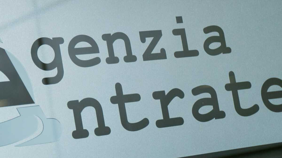 Immagine di L'Agenzia, che tutte le feste si porta via