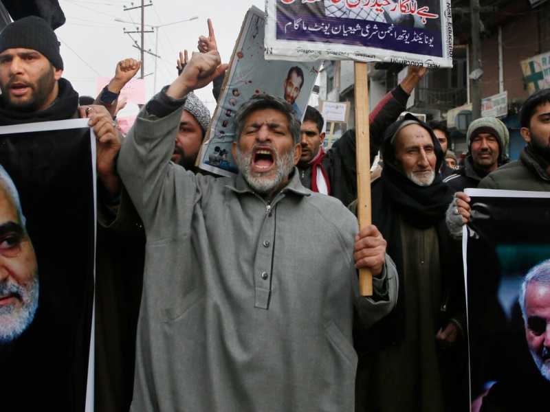 Manifestazioni in Iran dopo l'uccisione di Qassem Suleimani (foto LaPresse)