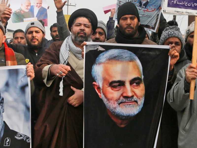 Manifestazioni in Iran dopo l'uccisione di Qassem Suleimani (foto LaPresse)