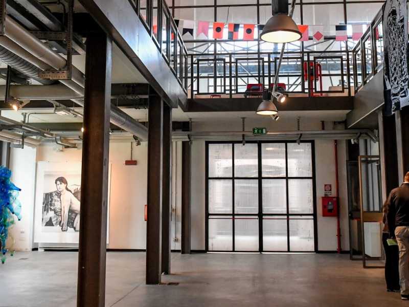 Uno degli spazi dell'antica "Fabbrica del vapore" di Milano (foto LaPresse)
