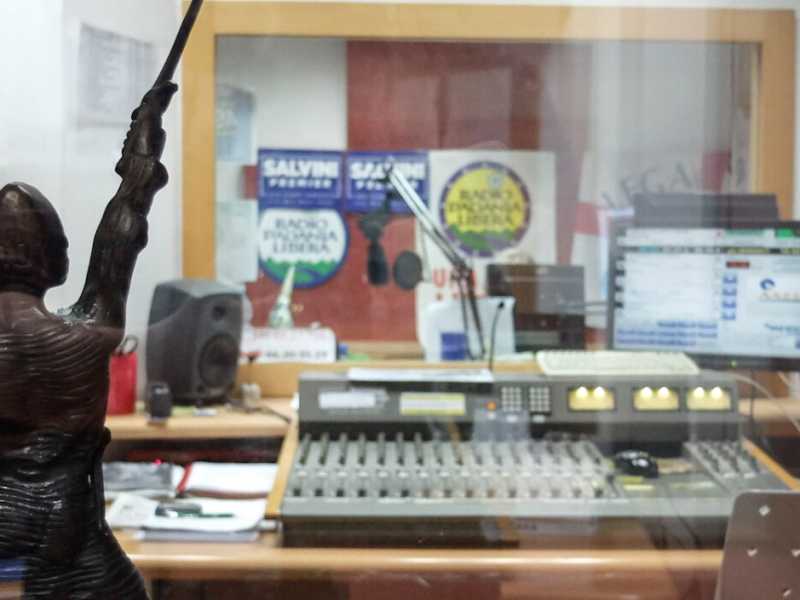 La redazione di Radio Padania nella sede storica della Lega nord a Milano in Via Bellerio (LaPresse)