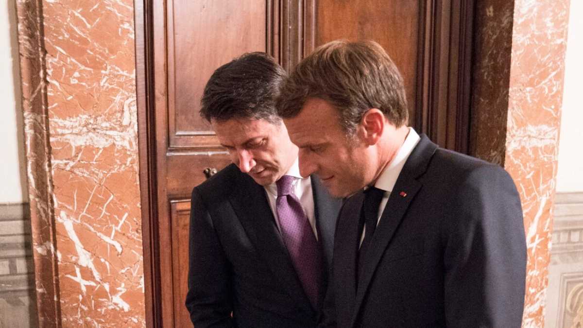 Immagine di Il doppio lavoro di Conte e la resistenza di Macron