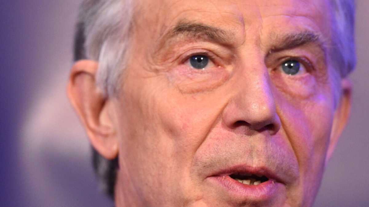 Immagine di Tony Blair: "Conquistiamo il centro e andiamo a governare"