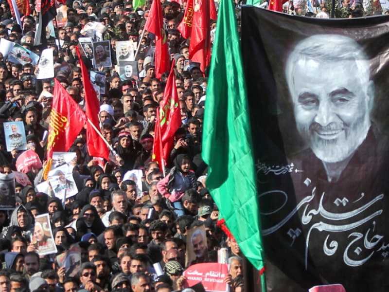 Corteo funebre in memoria del generale Suleimani a Kerman in Iran (foto LaPresse)