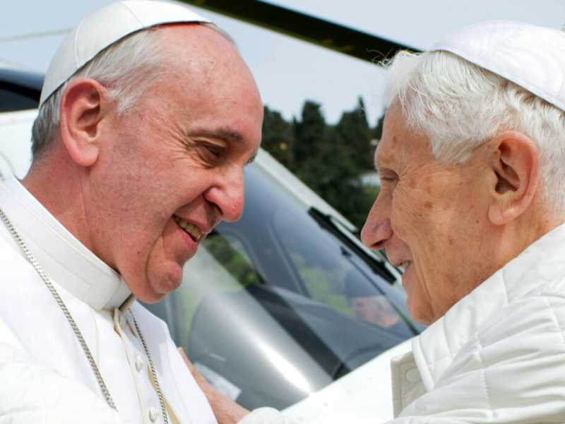Castel Gandolfo, Papa Francesco incontra Benedetto (LaPresse)