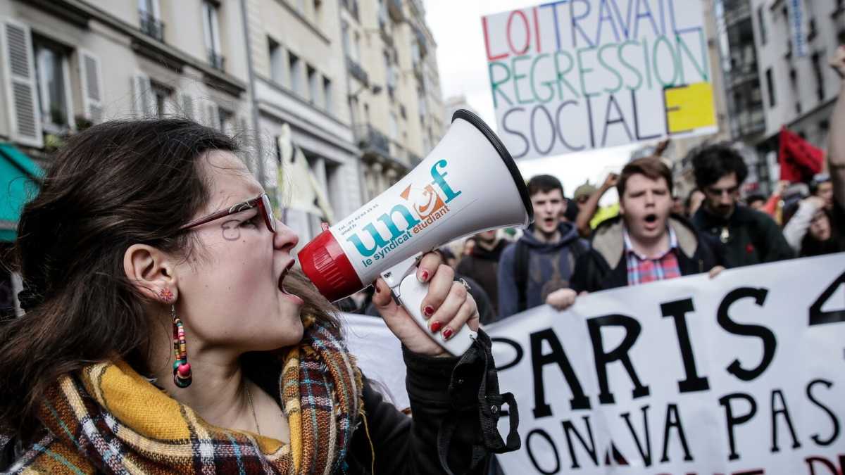 Immagine di Macron vs il popolo