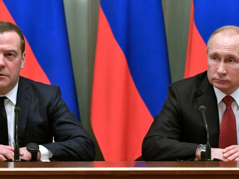 Vladimir Putin e Dmitry Medvedev (foto LaPresse)