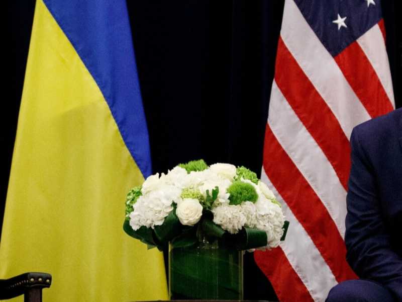 Un incontro tra il presidente ucraino Volodymyr Zelensky e quello americano Donald Trump, durante l'assemblea generale delle Nazioni Unite, a settembre 2019 (foto LaPresse)