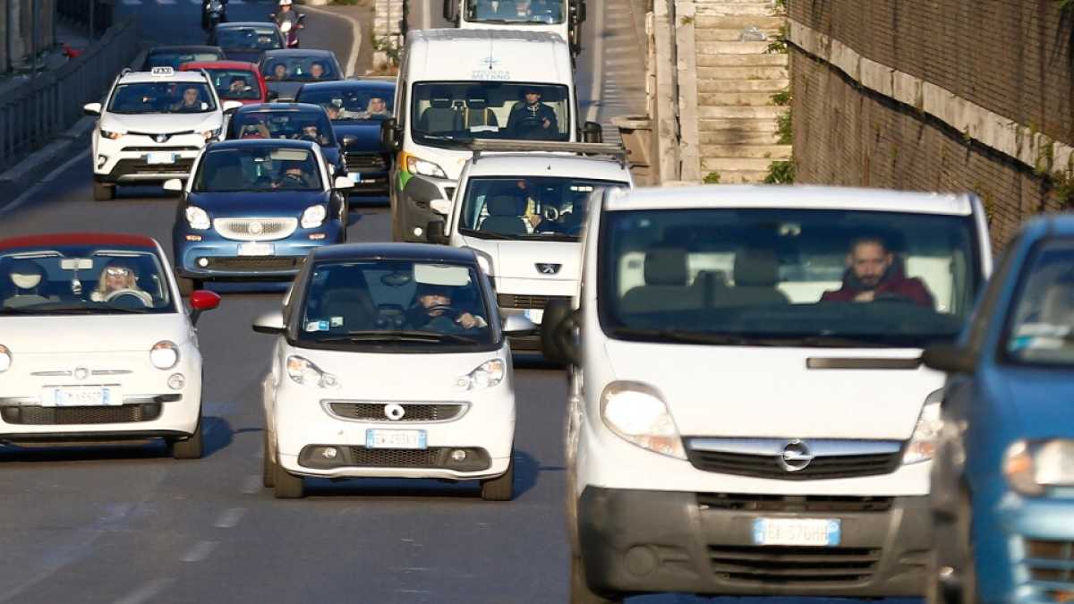 Immagine di I tedeschi danno lezioni d’ecologia a Raggi: il blocco dei diesel a Roma è inutile