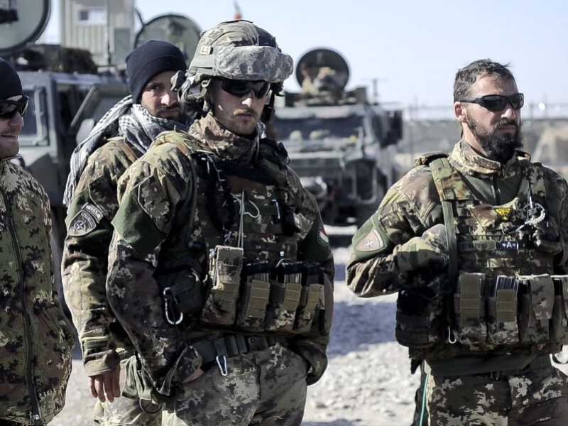 Soldati italiani in Afghanistan (foto LaPresse)
