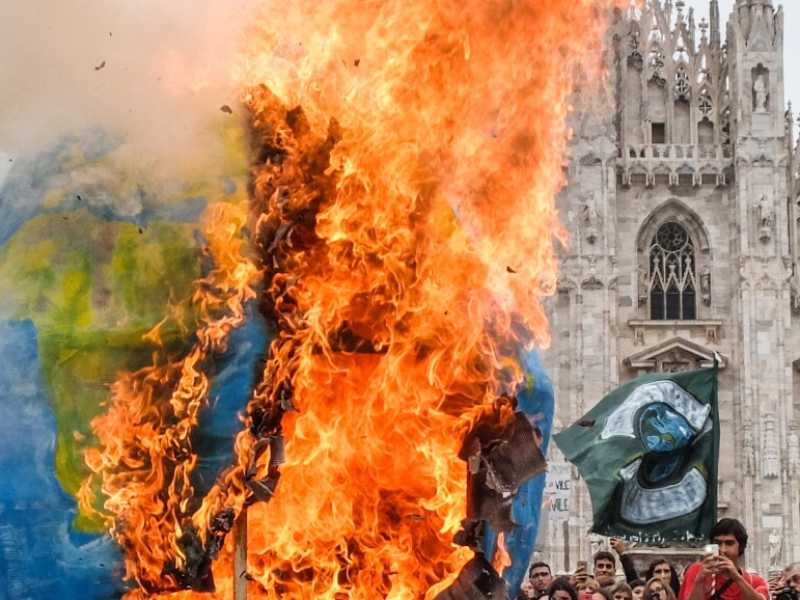 Un evento dei Fridays for future a Milano (foto LaPresse)