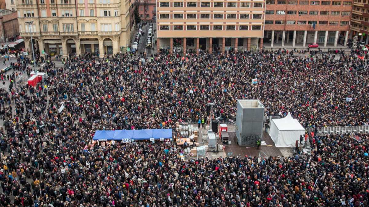 Immagine di Ohibò, le sardine in pellegrinaggio alla Mecca