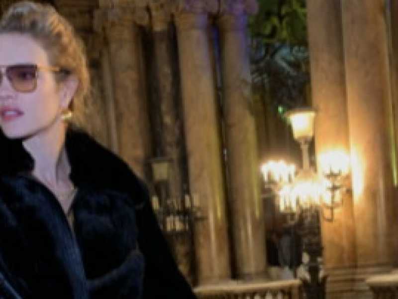 Una delle pellicce sintetiche ma eco-compatibili lanciate lo scorso ottobre da Stella McCartney su progetto di DuPont: per il 37 per cento in prodotti vegetali e il restante in pet riciclato