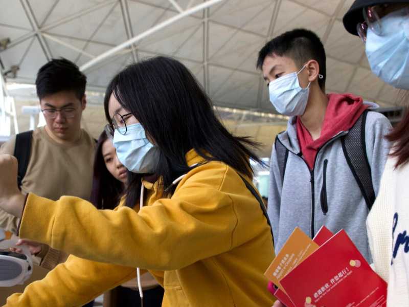 Sei morti e 298 contagi accertati, e almeno quattro pazienti infettati sono stati gi&agrave; identificati a Taiwan, in Thailandia, in Giappone e in Corea del sud. E poi il primo a Waschington (foto LaPresse)