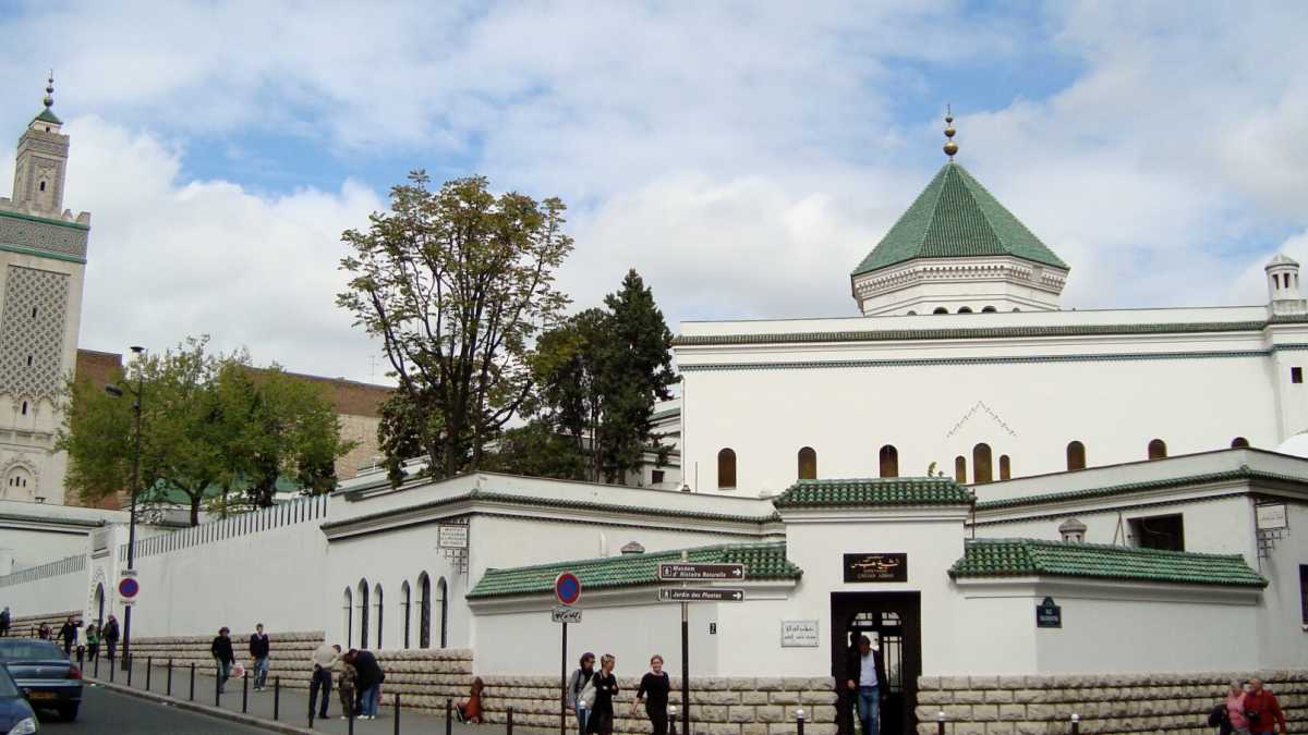Immagine di “Gli islamisti controllano 150 quartieri francesi”