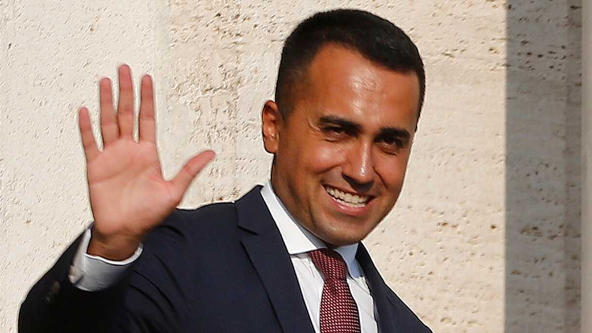 Immagine di Di Maio lascia la guida del M5s