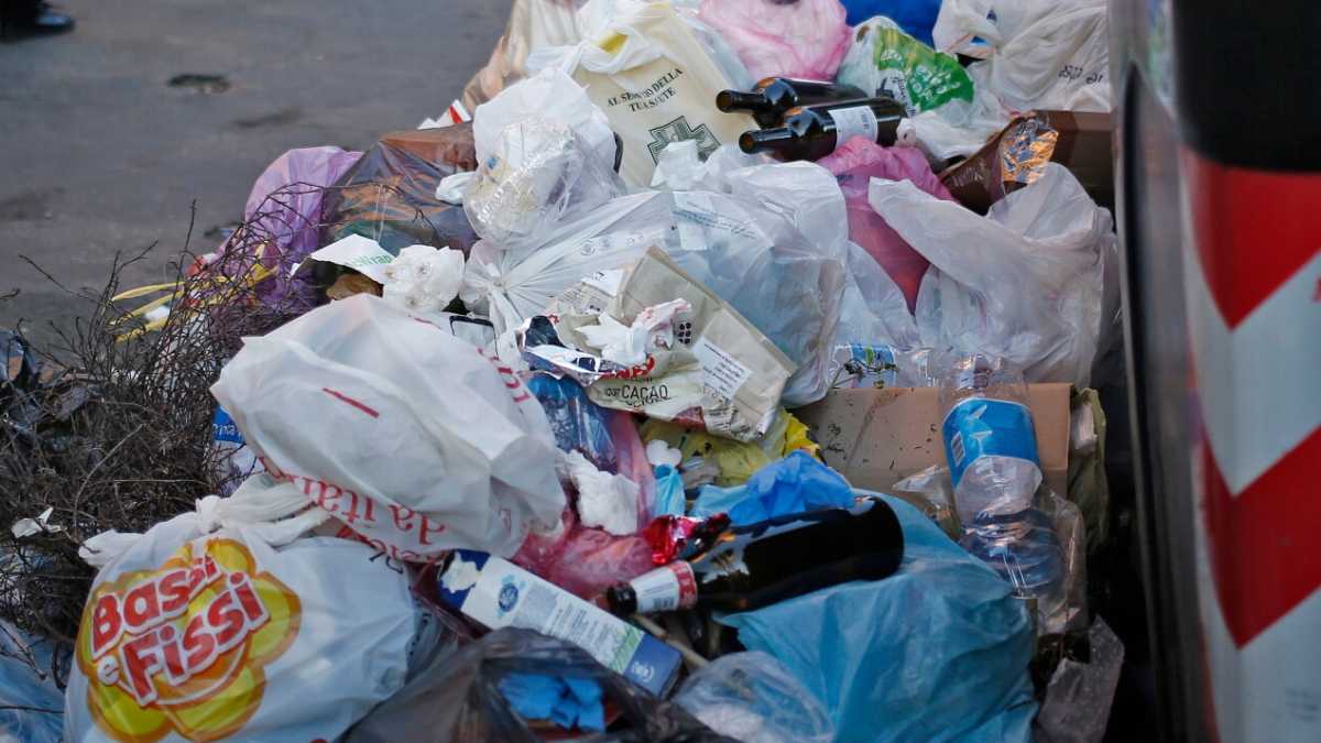 Immagine di La “maglia nera” dello smaltimento rifiuti, e una delibera popolare