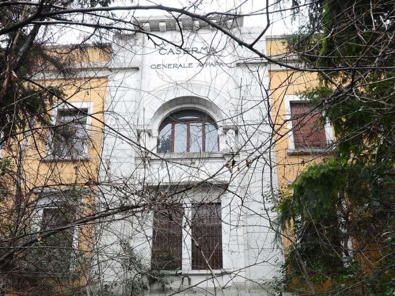 Brescia, Ex Caserma Achille Papa in stato di abbandono (LaPresse)