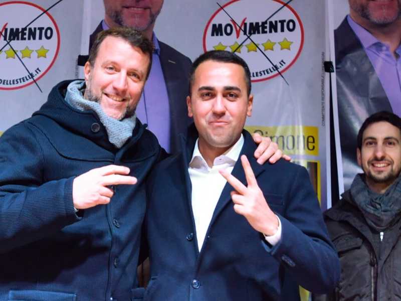 Bologna, campagna elettorale del M5S Emilia-Romagna con Simone Benini e Luigi Di Maio (LaPresse)