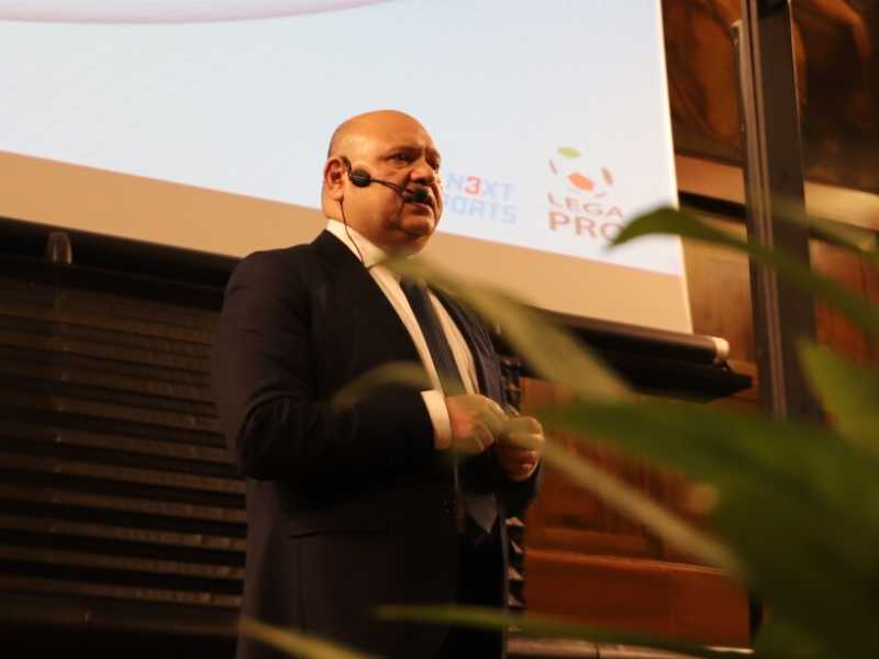 Paolo Carito nell&rsquo;aula magna dell&rsquo;Universit&agrave; Cattolica durante l&rsquo;evento &ldquo;Lo sport oltre lo sport&rdquo; organizzato dal Foglio