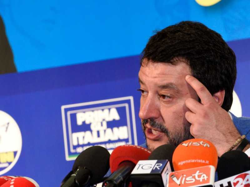 Matteo Salvini commenta il risultato del voto in Emilia-Romagna e in Calabria (foto LaPresse)