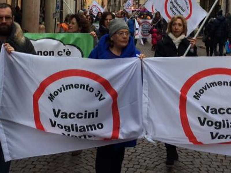 (foto dal profilo Facebook del Movimento 3 V: Vaccini Vogliamo Verit&agrave;)