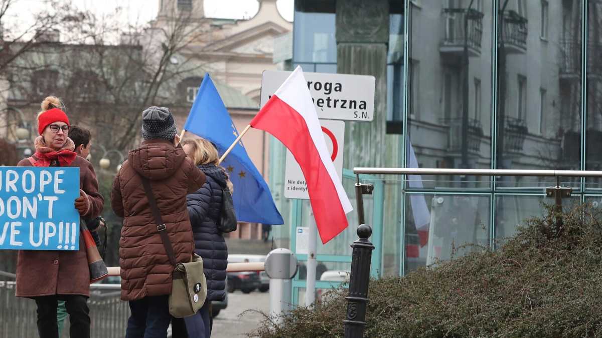 Immagine di In Polonia c’è chi teme che il governo abbia una sua strategia per la exit: farsi cacciare