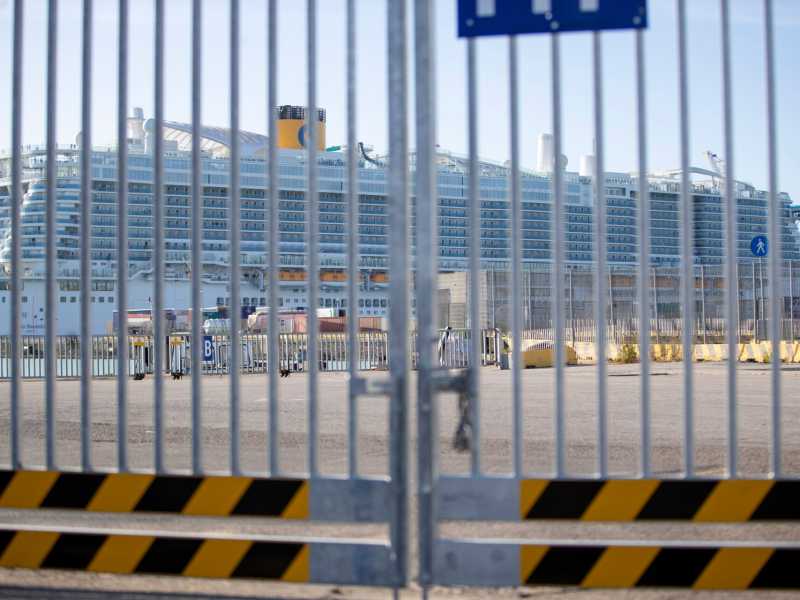 Coronavirus, nave da crociera bloccata a Civitavecchia