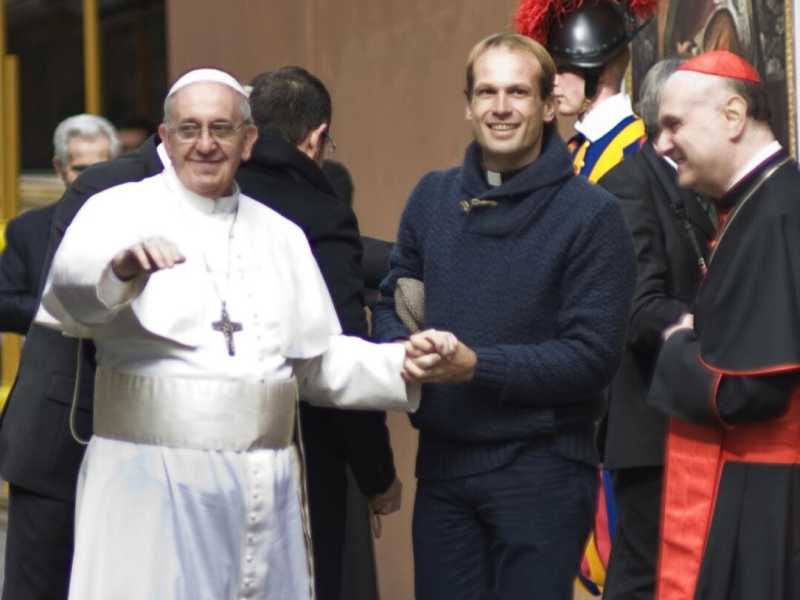 Papa Francesco con Gonzalo Aemilius (foto LaPresse)