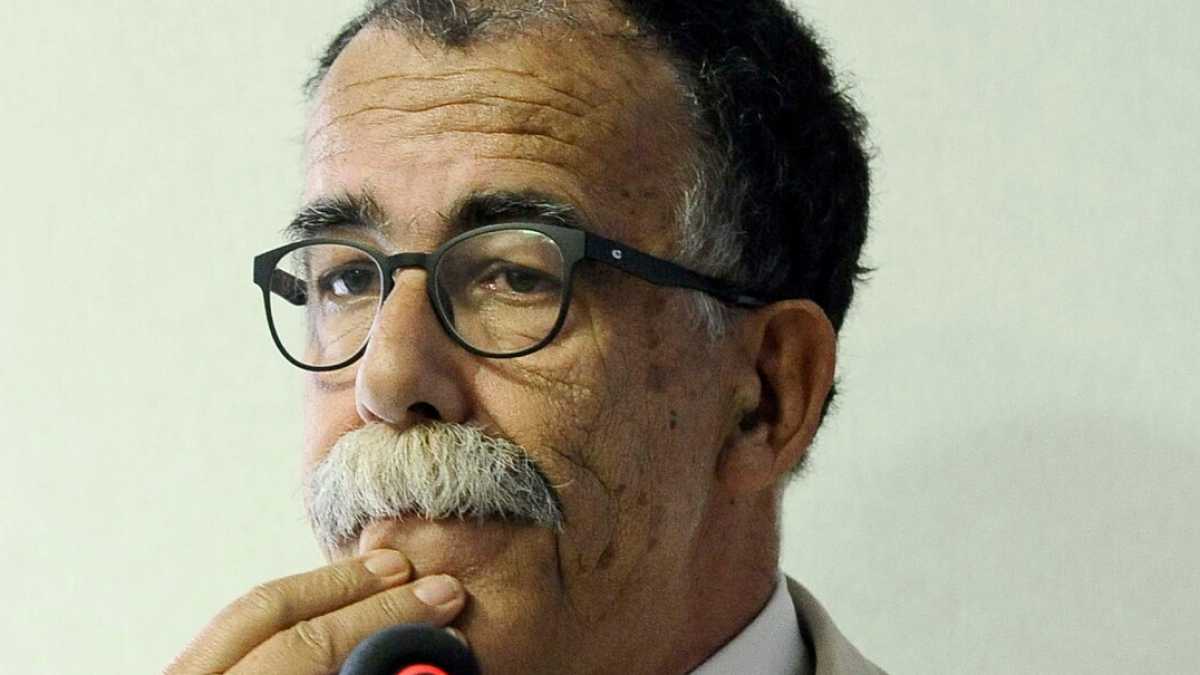 Immagine di Quando il Pd abbraccia un candidato e “stritola” il M5s