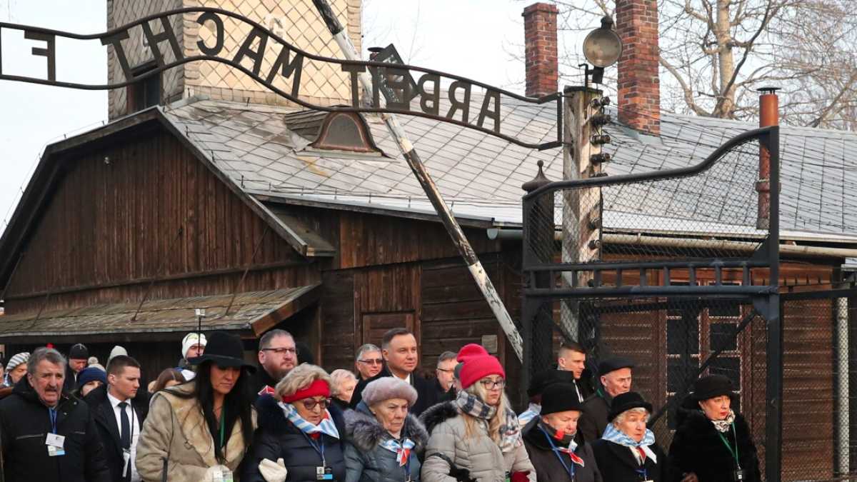 Immagine di È lecito comparare lager e gulag?
