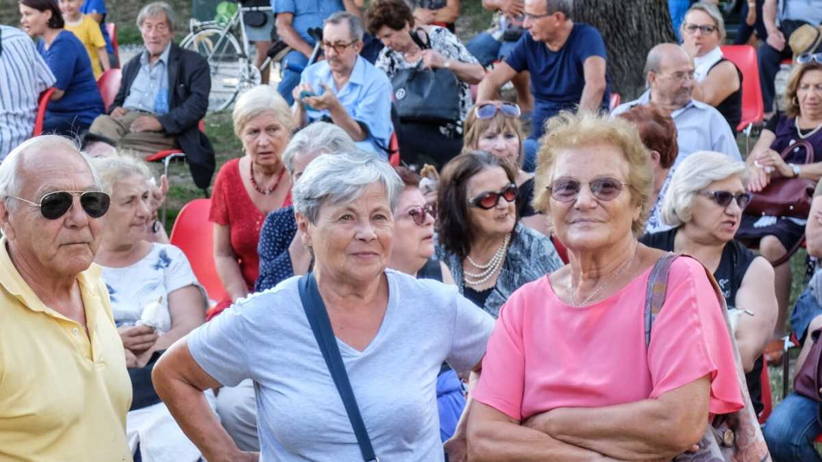 Immagine di Signorile e da terzo mondo culturale: la foto perfetta della società italiana